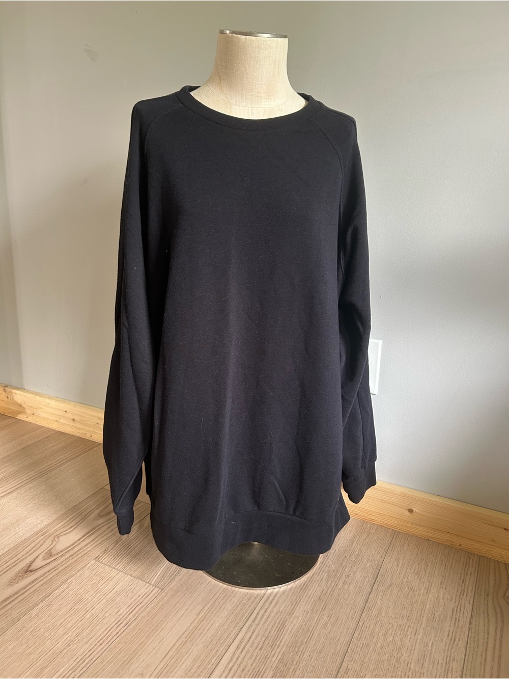 Men's Black Crewneck Sweatshirt - Everyday Essential Pullover